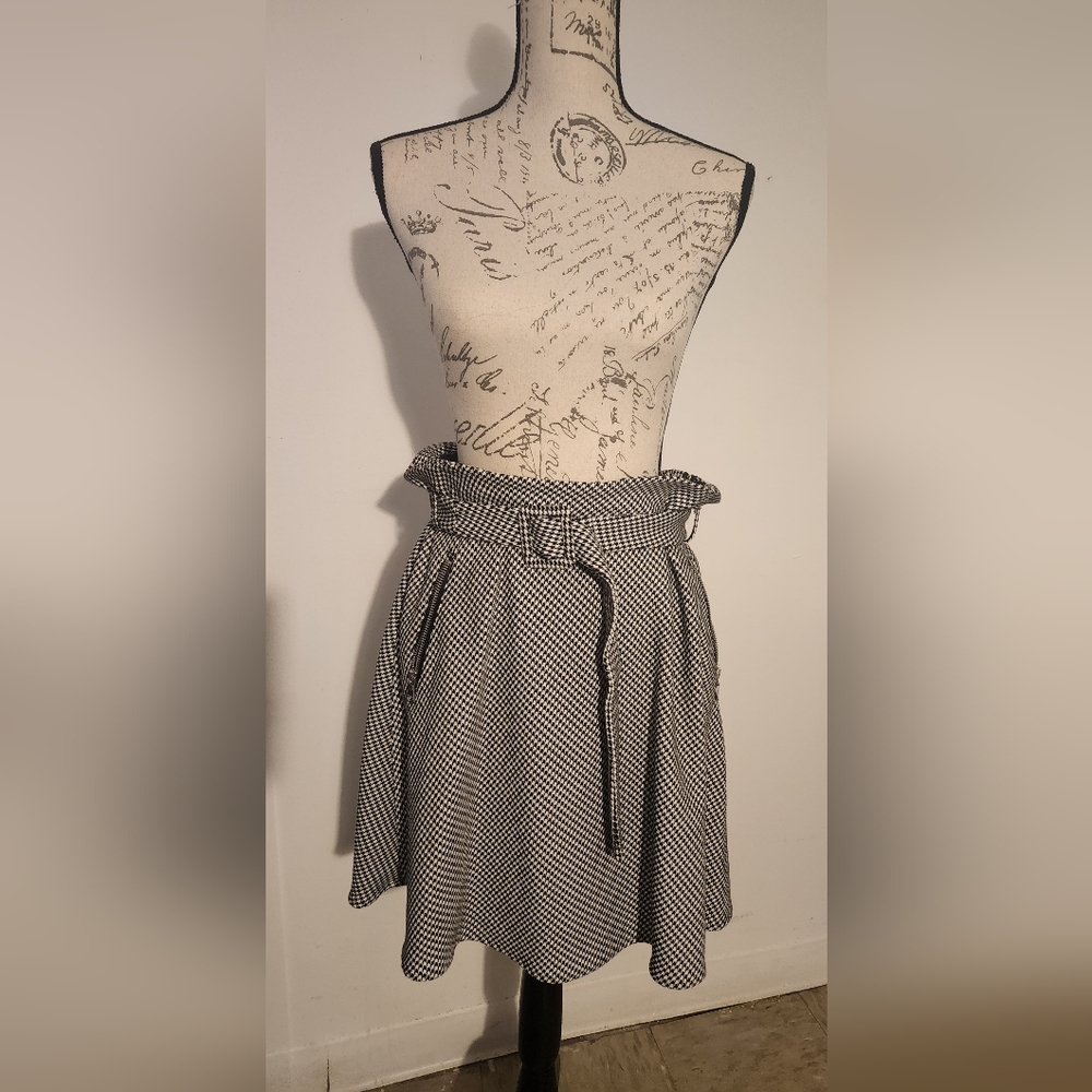 Express Plaid black & white Skirt, Zipper Side Pockets, Belted, double lining